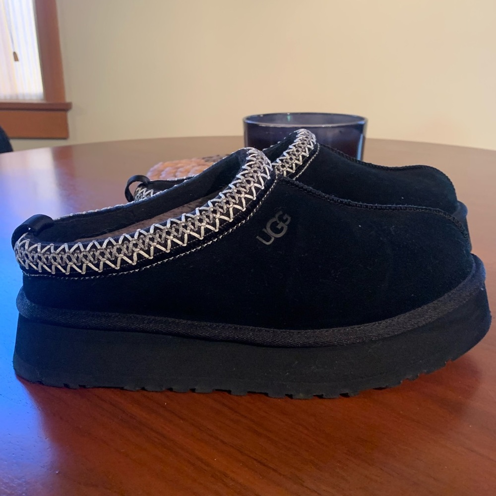 Ugg platform sides black lightly warn like new